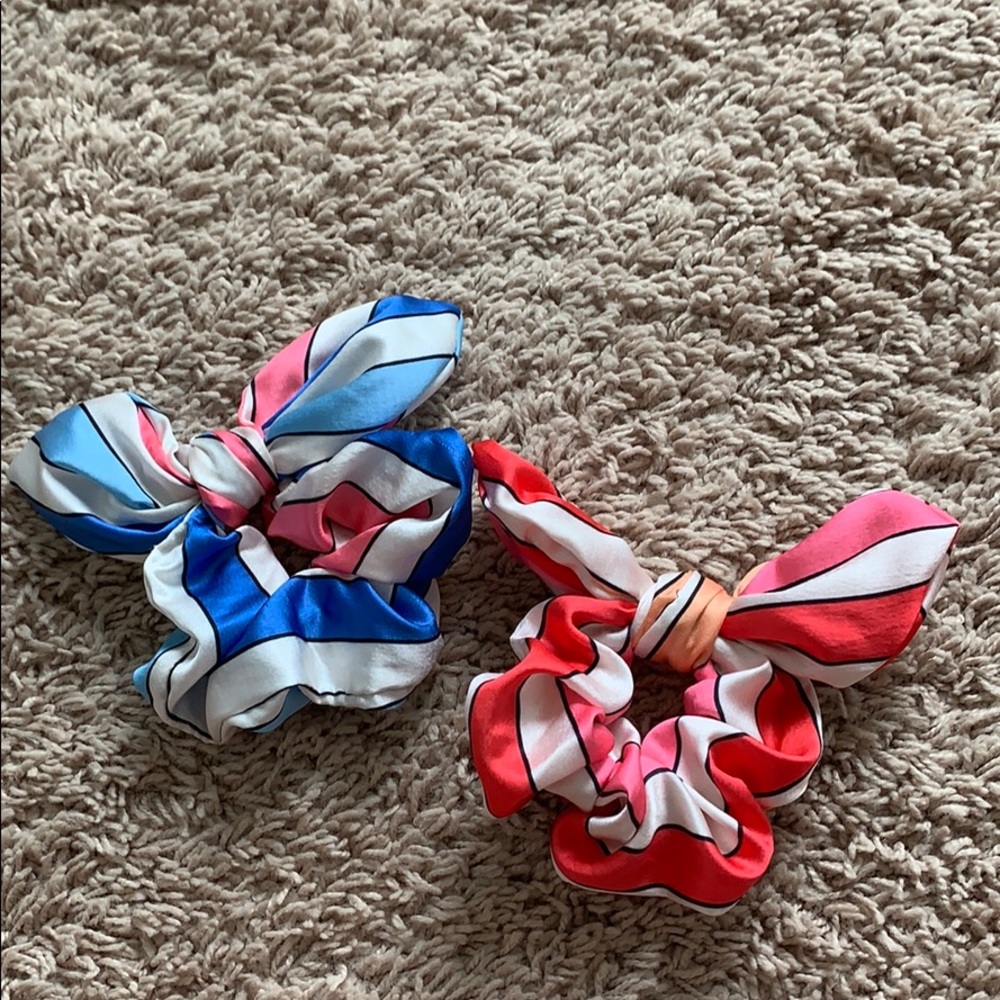 Striped scrunchies with bow.
